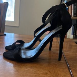Lulu’s open toe velvet pumps